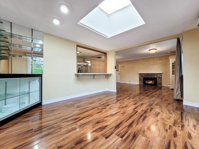 Building Photo - Charming Rambler with Abundant Natural Lig...