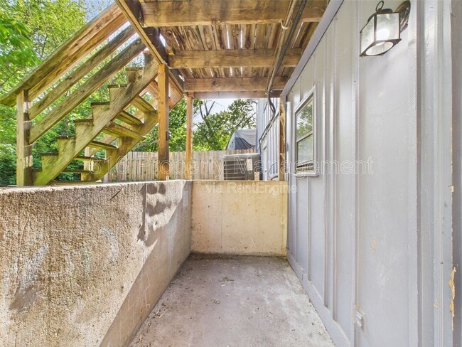 Building Photo - 1229 W Hayward Ave