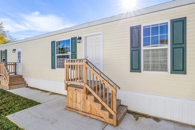 Building Photo - 715 Elmdale Ln