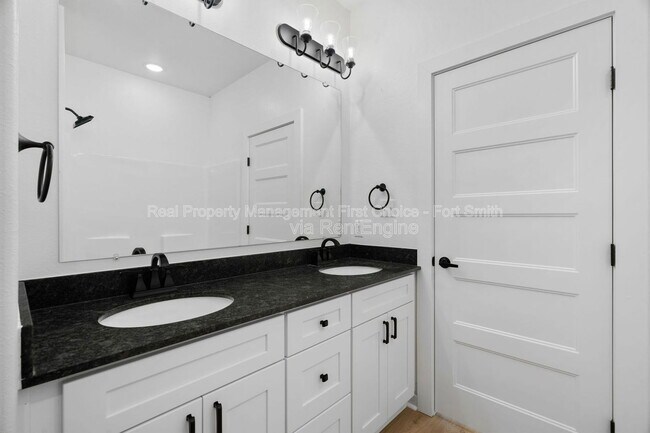 Building Photo - 8725 Cantera Dr