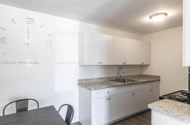 Building Photo - 2000 S Main St