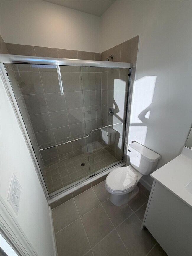 Building Photo - 1131 St