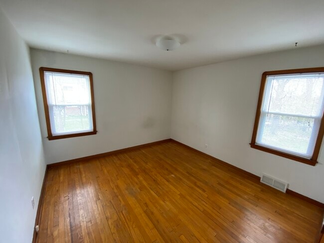 Building Photo - 141 E Sprague Rd