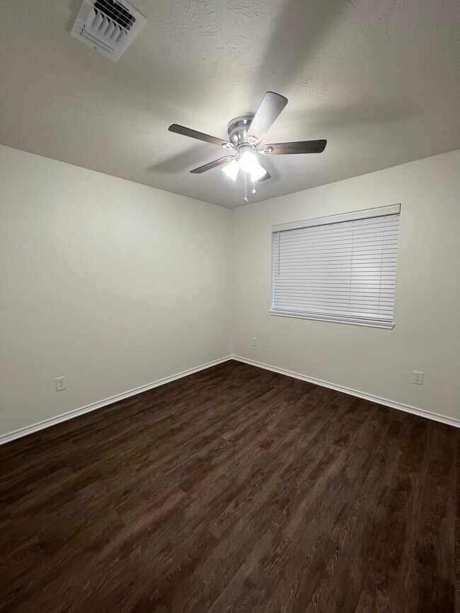 Building Photo - 3927 Brynlee Cir