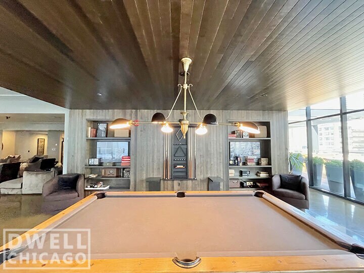 Building Photo - 700 N La Salle Dr