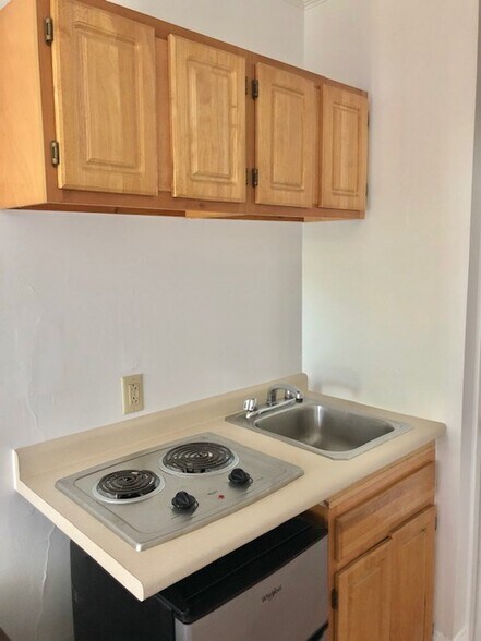Building Photo - 1064 Beacon St