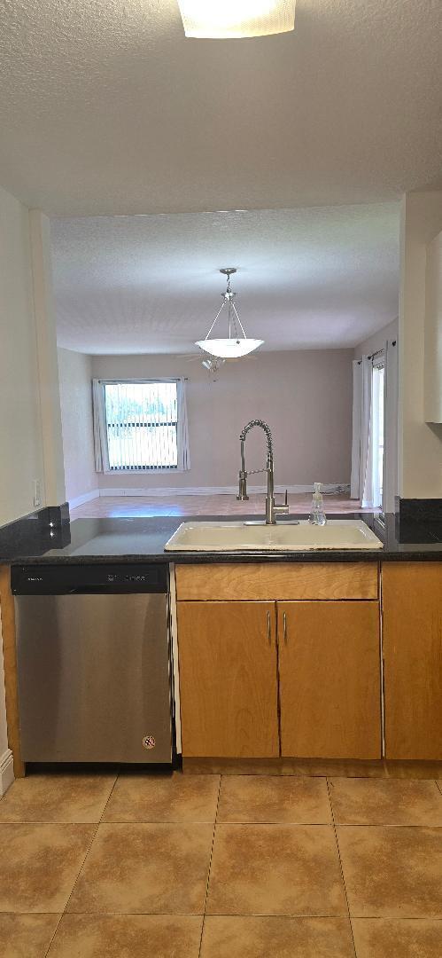 Building Photo - 430 Commodore Dr