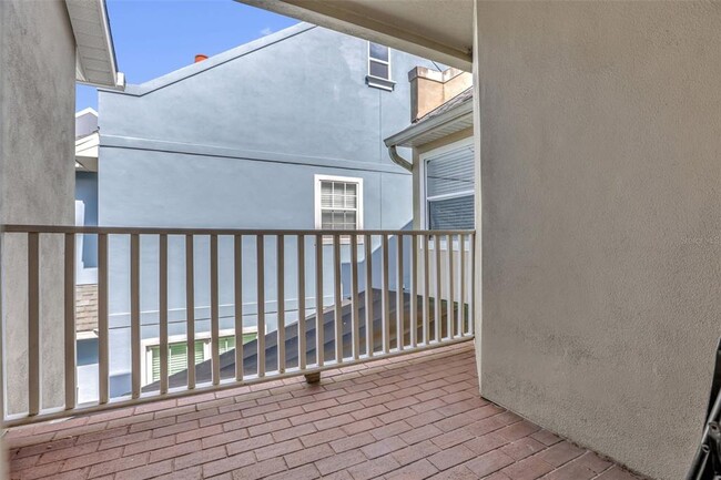 Building Photo - 2165 Ridgewood St