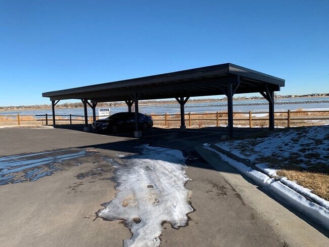 Building Photo - Fantastic Condo on Windsor Lake