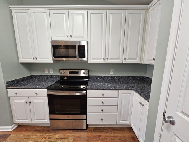 Building Photo - 203 Crown Empire Ct