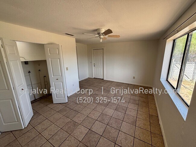 Building Photo - 835 W Tipton Dr
