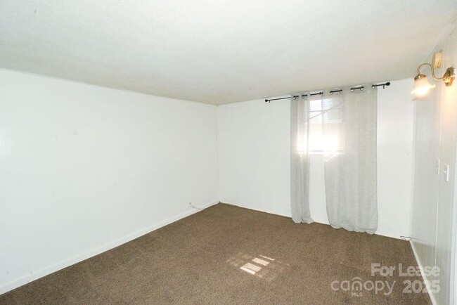 Building Photo - 1632 Kimberly Dr