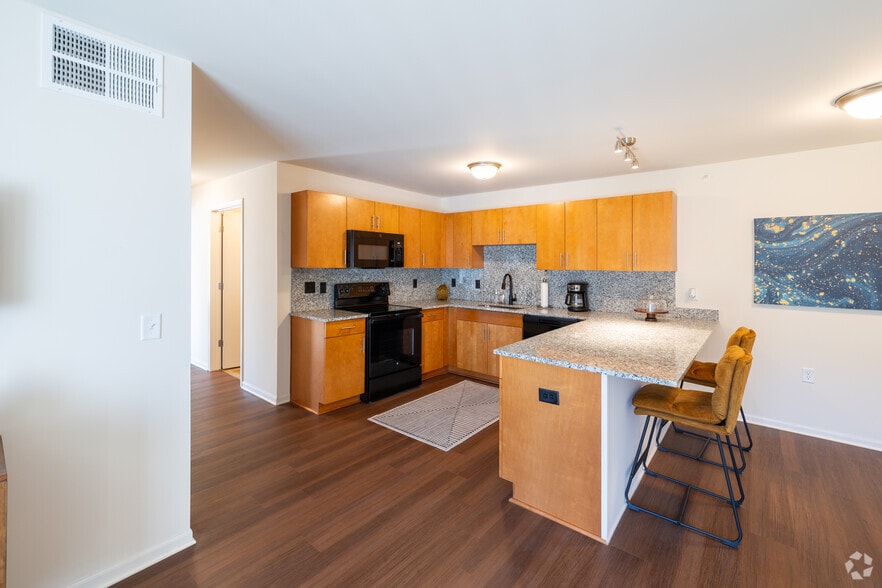 Primary Photo - Carr Apartments