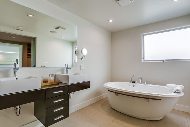 Building Photo - Luxury Furnished Home La Jolla with Ocean Views