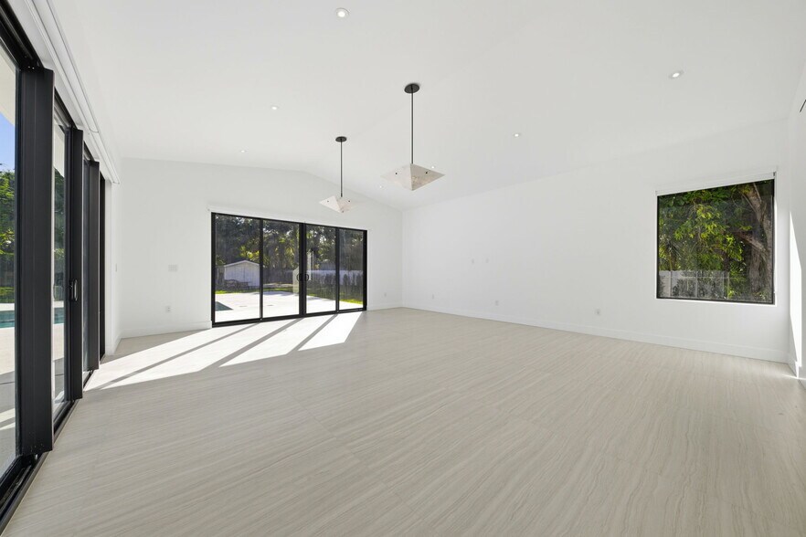 Building Photo - 8800 SW 118th St