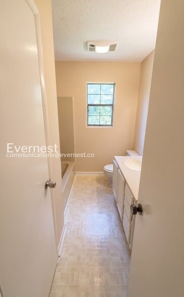 Building Photo - 1710 Ichabod Ln