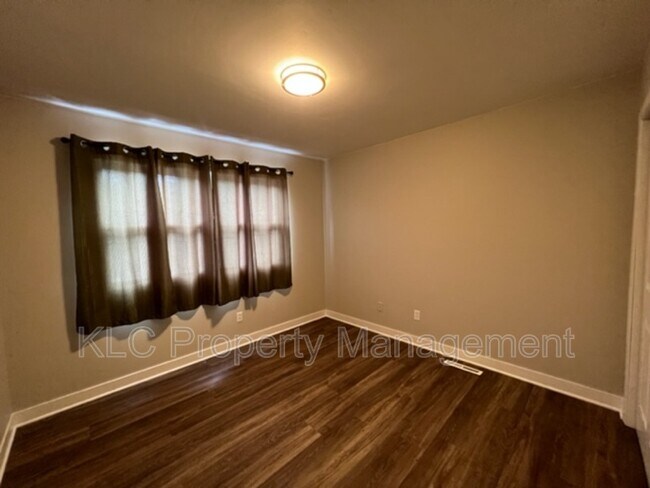 Building Photo - 9748 Lincoln Ave