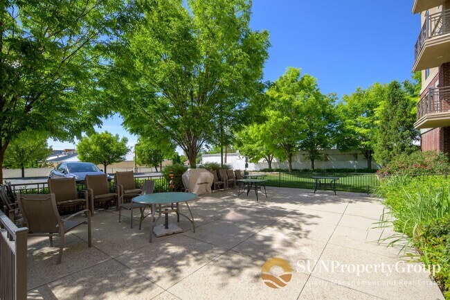 Building Photo - Beautiful Spacious Condo In Desirable Millcreek Area!