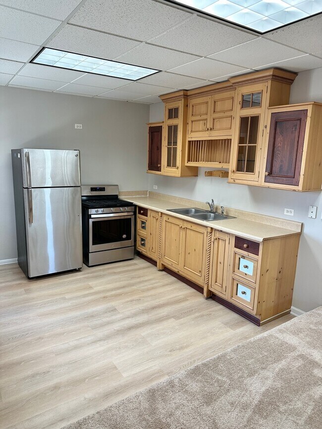 Building Photo - 40 Crystal St