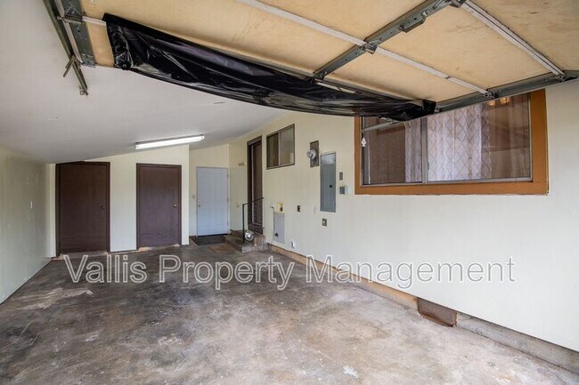 Building Photo - 30 N Main St