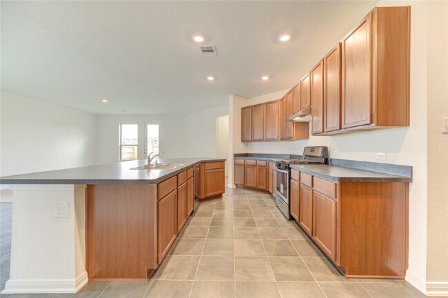 Building Photo - 6120 Whitewing Rd