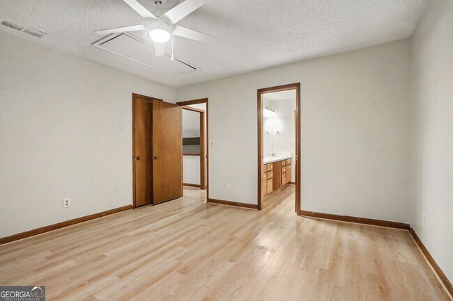 Building Photo - 500 Hickory Hills Trail