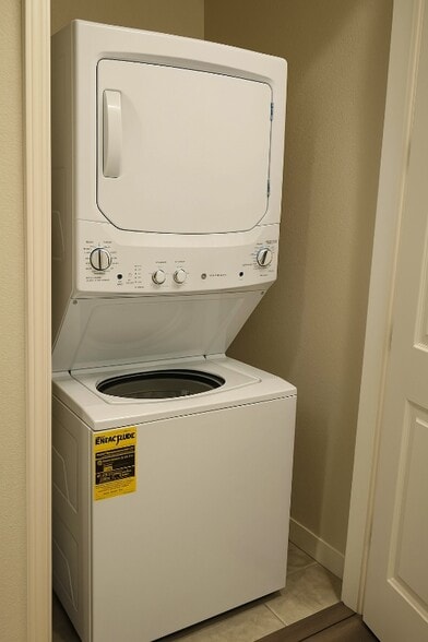 Building Photo - 3017 Garibaldi Dr