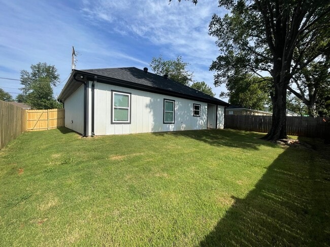 Building Photo - Beautiful New Construction Home in Whiteho...