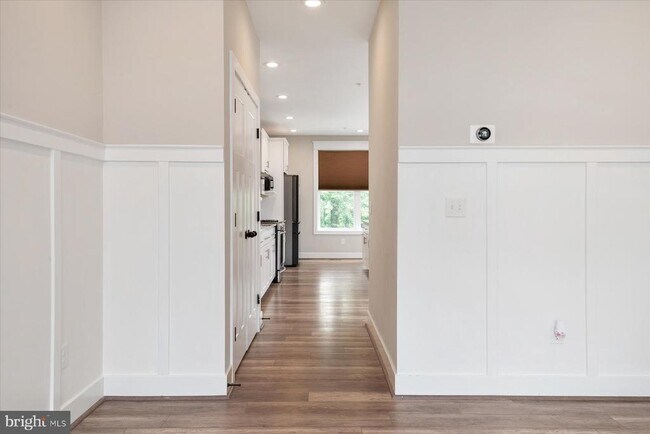 Building Photo - 806 Lynwood Ln