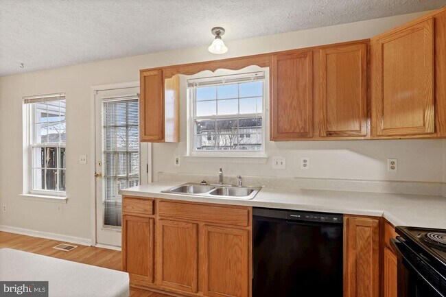 Building Photo - 321 Copperfield Ln
