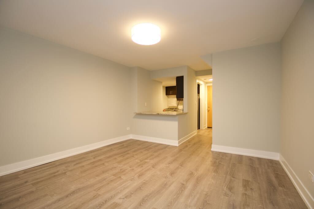 Building Photo - 456 W Barry Ave