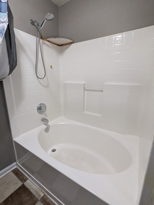 Building Photo - 1515 Hall Way