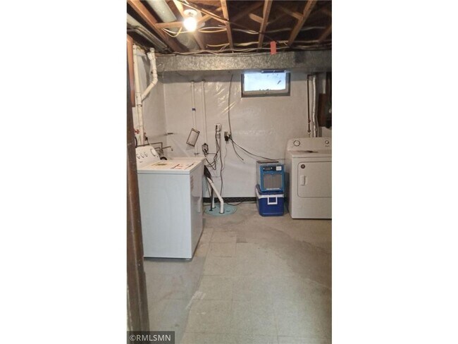 Building Photo - 4130 Glacier Ln N