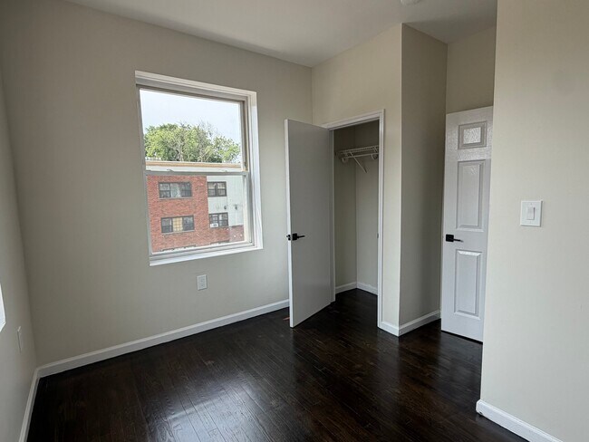 Building Photo - 168 N Grove St