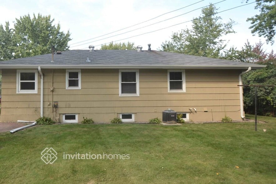 Building Photo - 7101 Hartkopf Ln