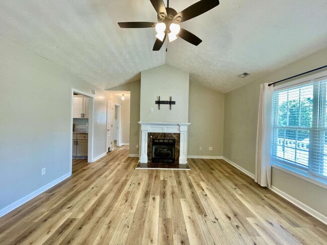 Building Photo - 3-Bed, 2-Bath Nest With Bonus Room In Faye...
