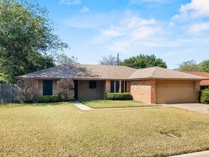 Building Photo - Spacious Fort Worth Home with Sunken Livin...