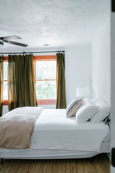 Building Photo - 711 S Phillips Ave