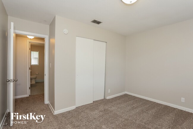 Building Photo - 262 Claudia Dr