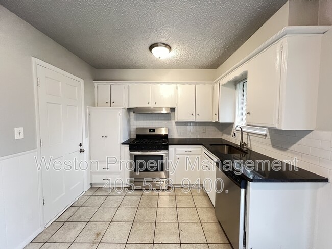 Building Photo - 2909 SW 65th Pl
