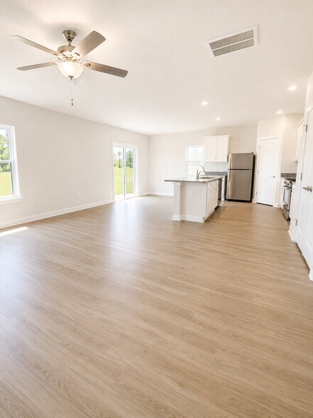 Building Photo - 13 Graceful Doe Ct