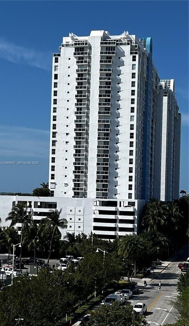 Building Photo - 1701 Sunset Harbour Dr