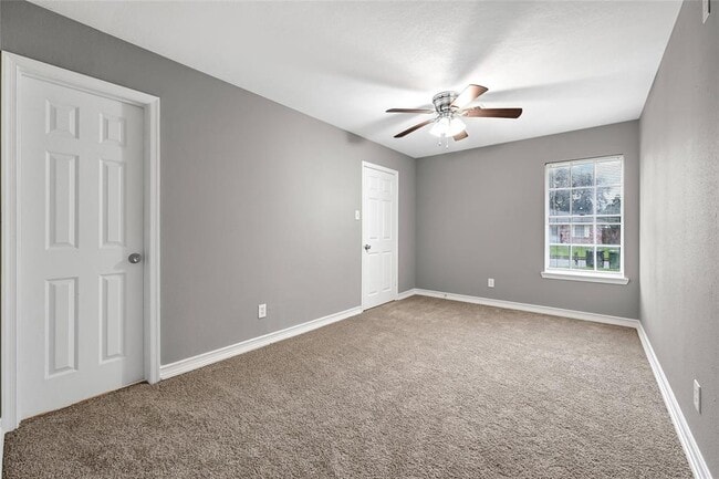 Building Photo - 10914 Twig Dr
