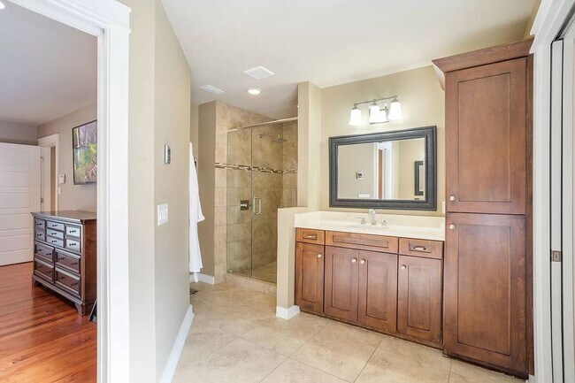 Building Photo - 2072 Trescott Dr