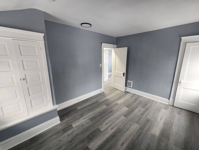 Building Photo - Charming 3-Bedroom Property in Prime Location