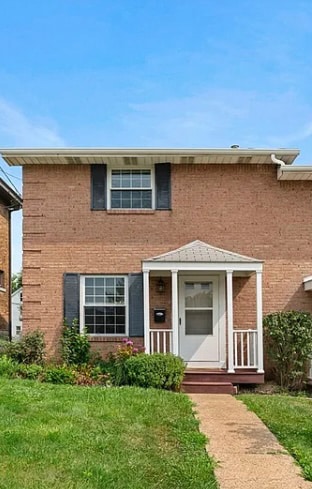 Primary Photo - 301 E James St