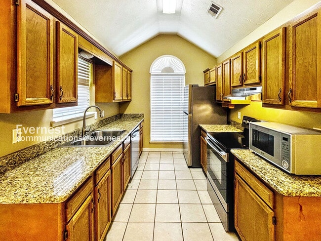 Building Photo - 3007 Willow Dr