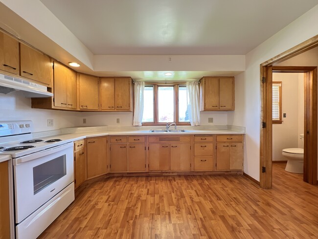 Building Photo - 3170 Asbury Rd