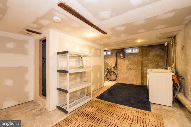 Building Photo - 811 N Judson St