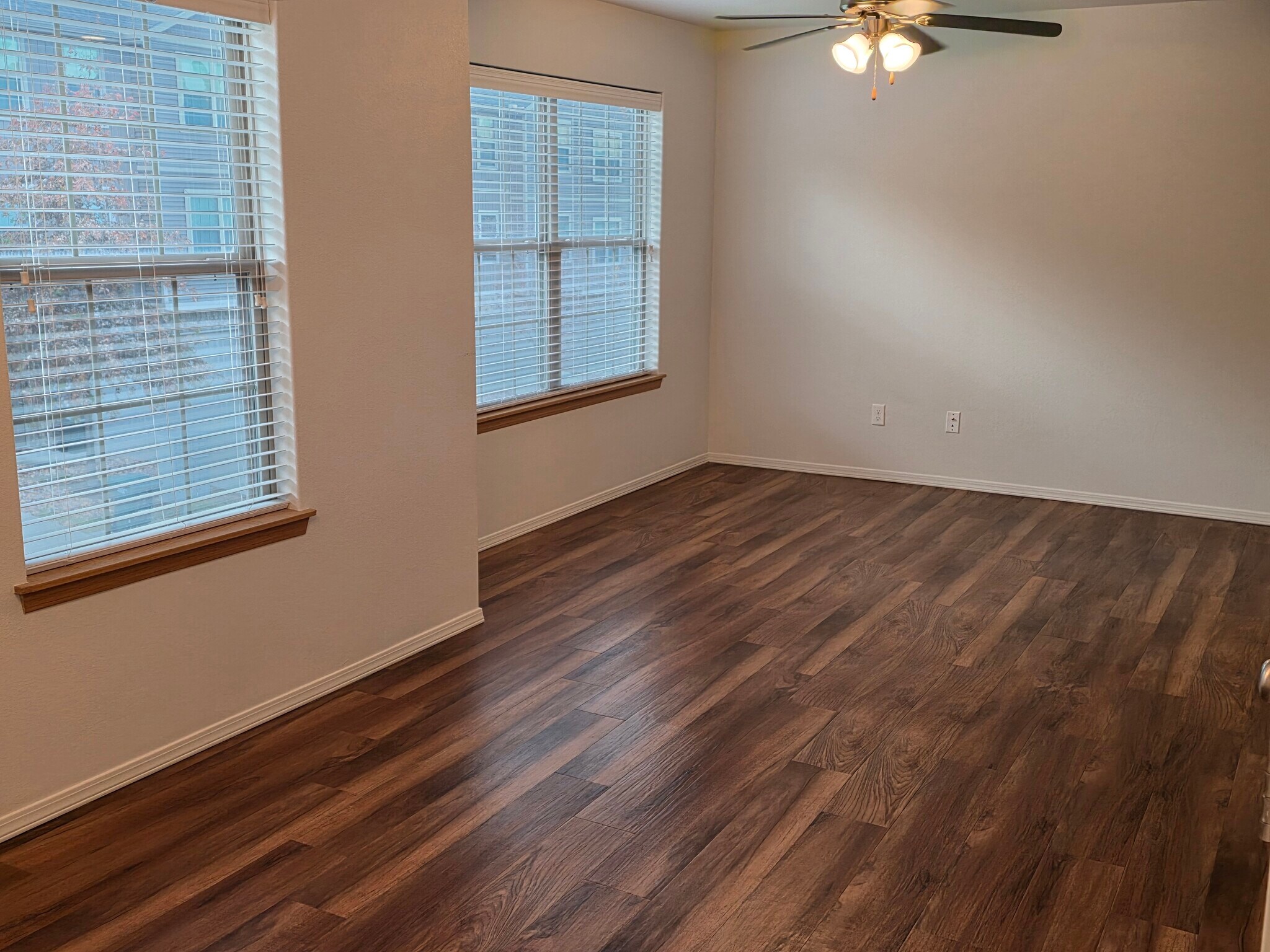 Building Photo - 268 S Rolling Woods Way